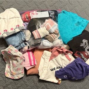 TODDER SIZE 3T BUNDLE MIX WITH bag of 23 pr. Socks